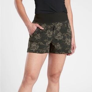 Athleta Olive Floral Women's Trekki Shorts